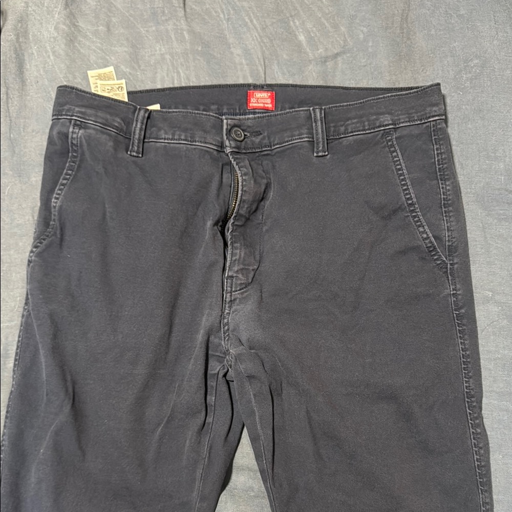 Men’s navy Levi’s chinos 34x29
